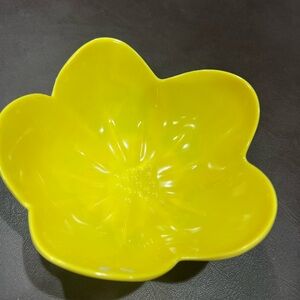 Source Unknown Yellow Flower-Shaped Bowl